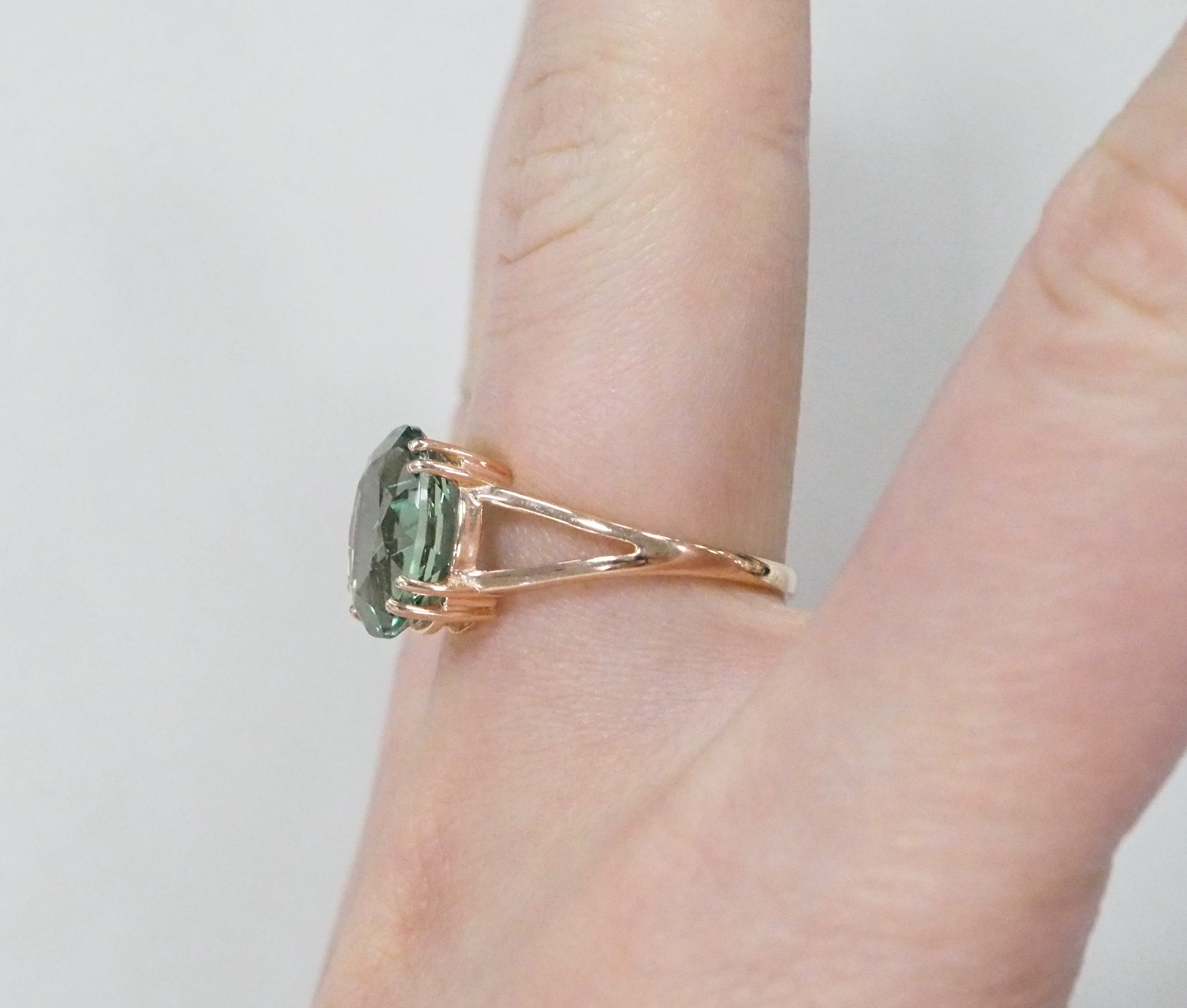 Серебряное кольцо с празиолитом